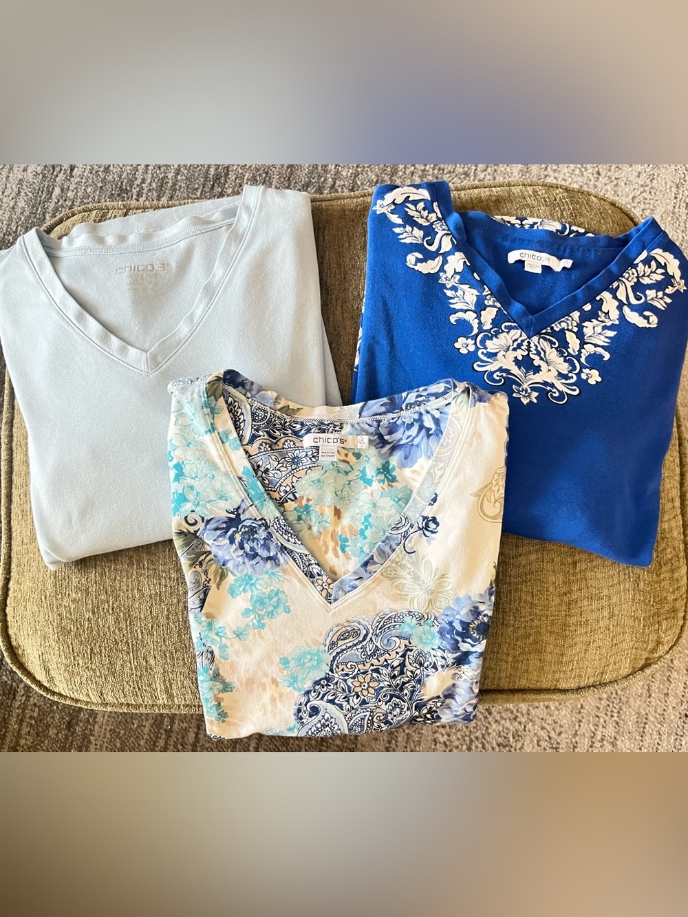 Chico’s Bundle of 3 Women’s Size 2 (Large) Knit Tops
